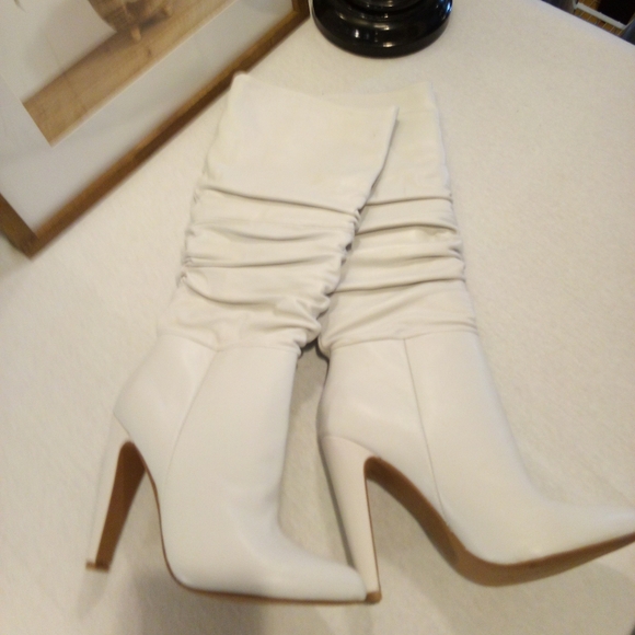 SALE!!! Steve Madden "Carrie" White Leather Boots - Picture 1 of 9